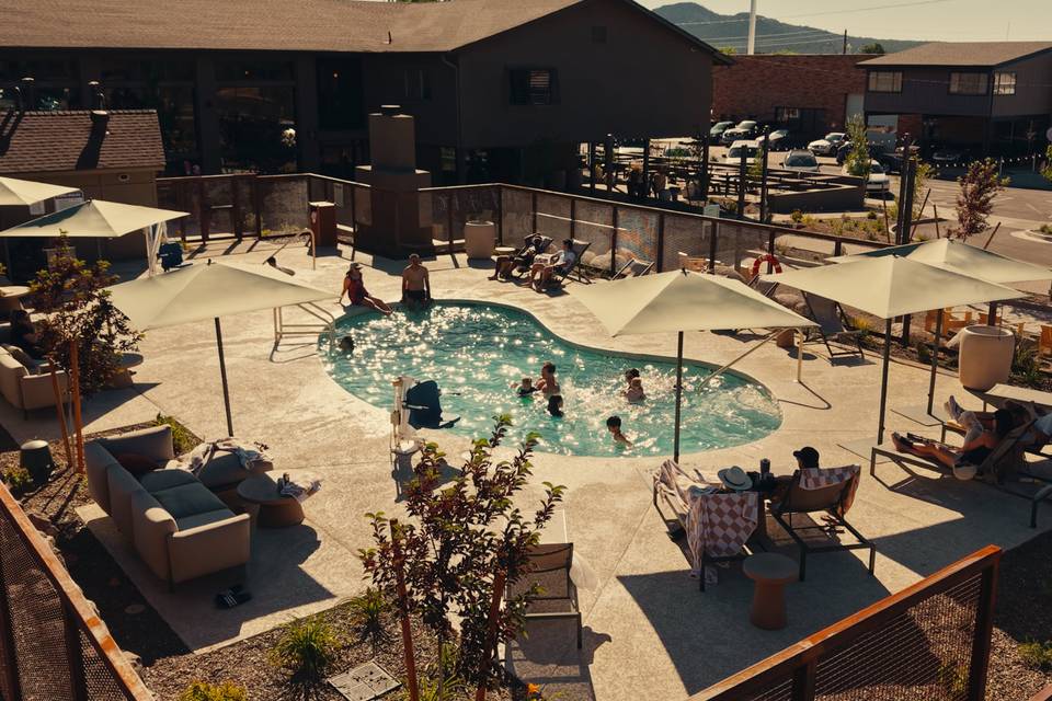 Hotel Pool & Hot Tub