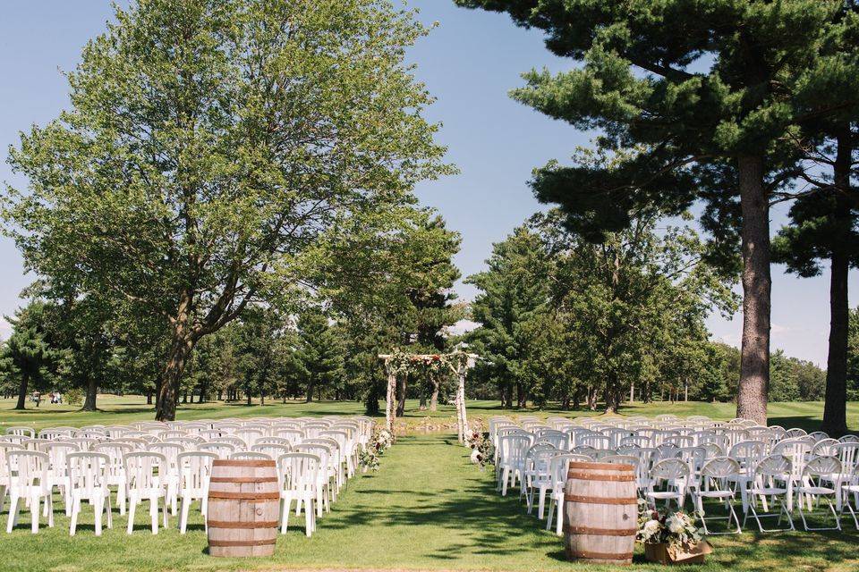 Wedding isle with barrel