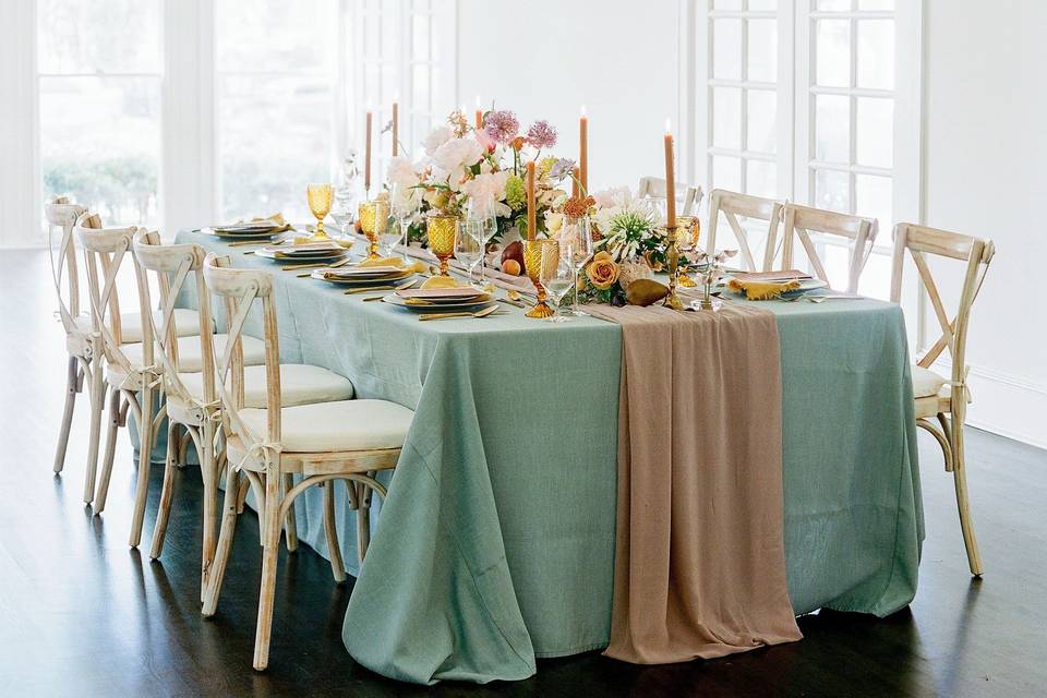 Banquet table