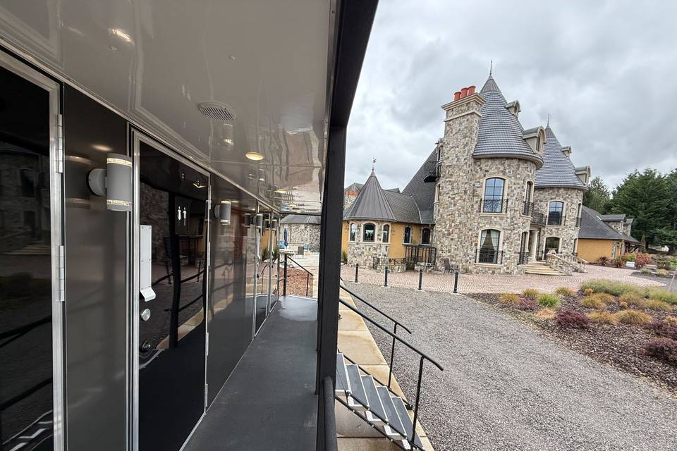 6 Stall & Castle