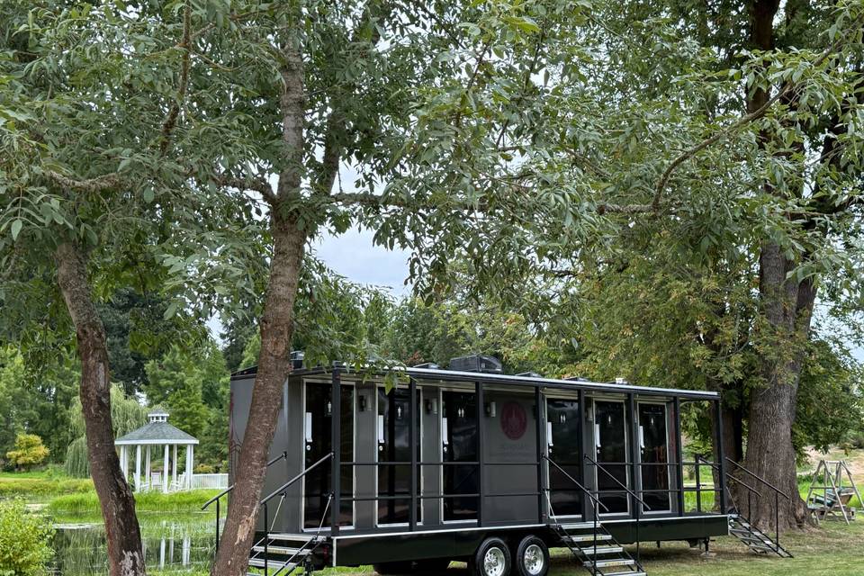 6 Stall Sundeck Restroom