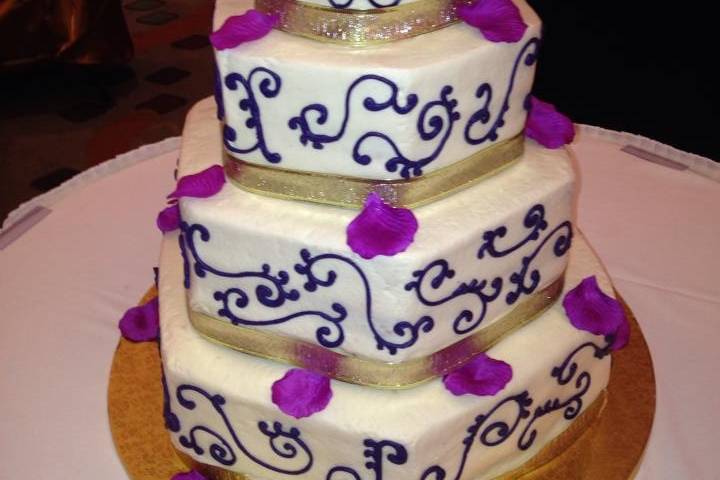 Wedding cake with a touch of purple