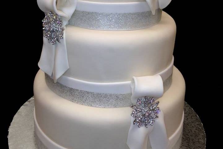 Wedding cake with a touch of silver