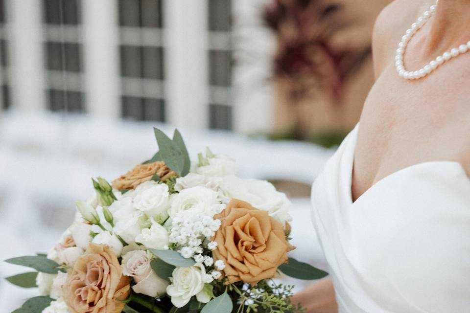 Toffee & cream bridal bouquet