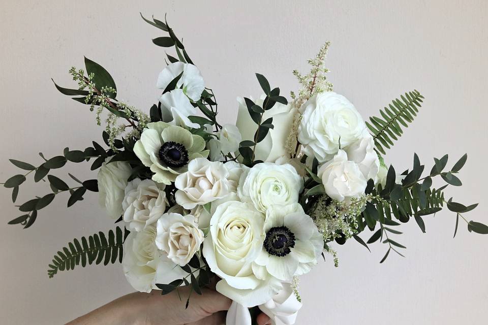 Bridesmaid bouquet white