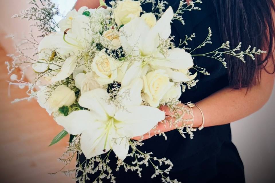 White bouquet.png