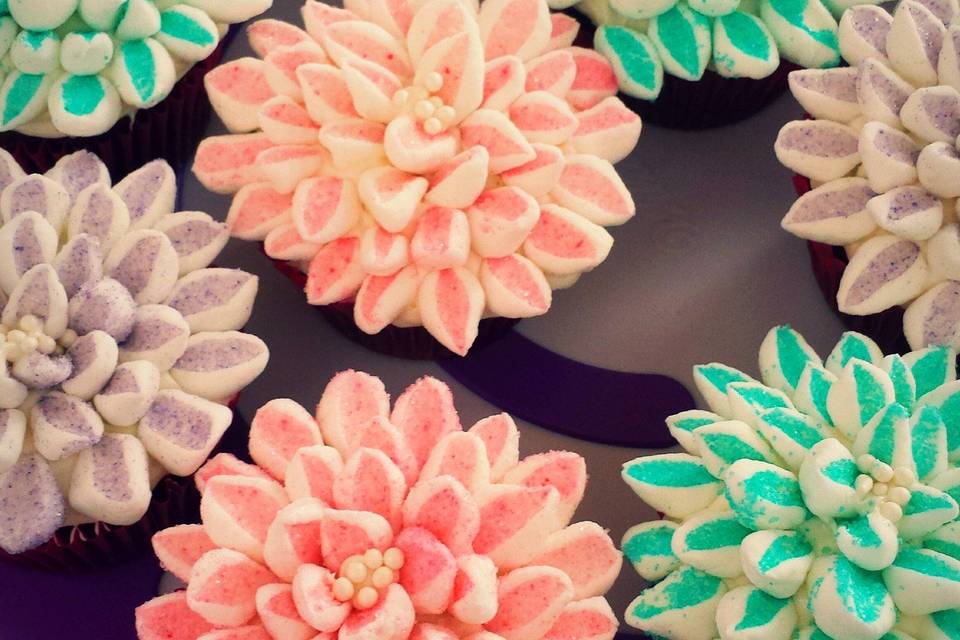 Marshmallow flower cupcakes, can be done in any color
