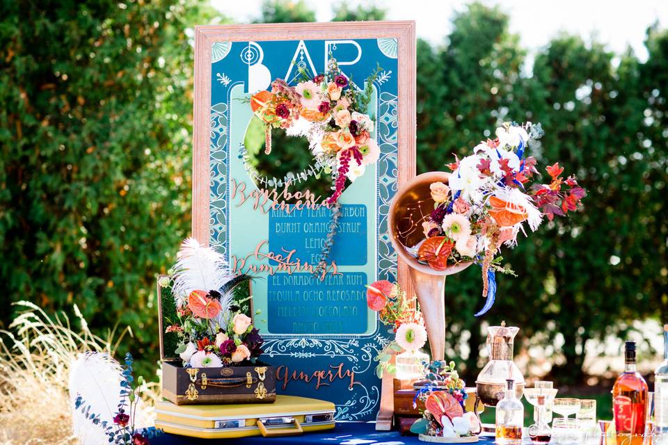 Floral decor on the gift table