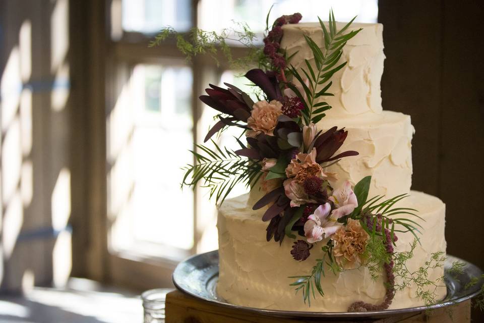 Floral wedding cake