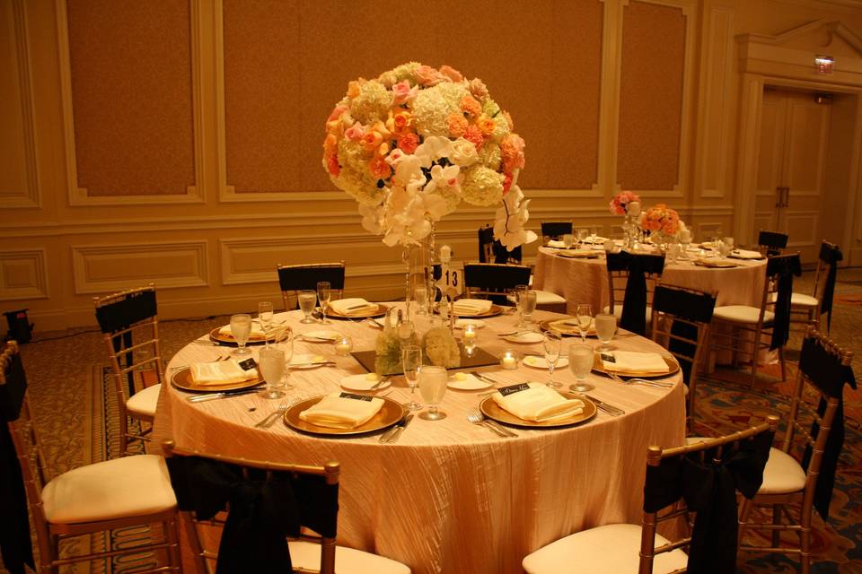 Opulent table decor