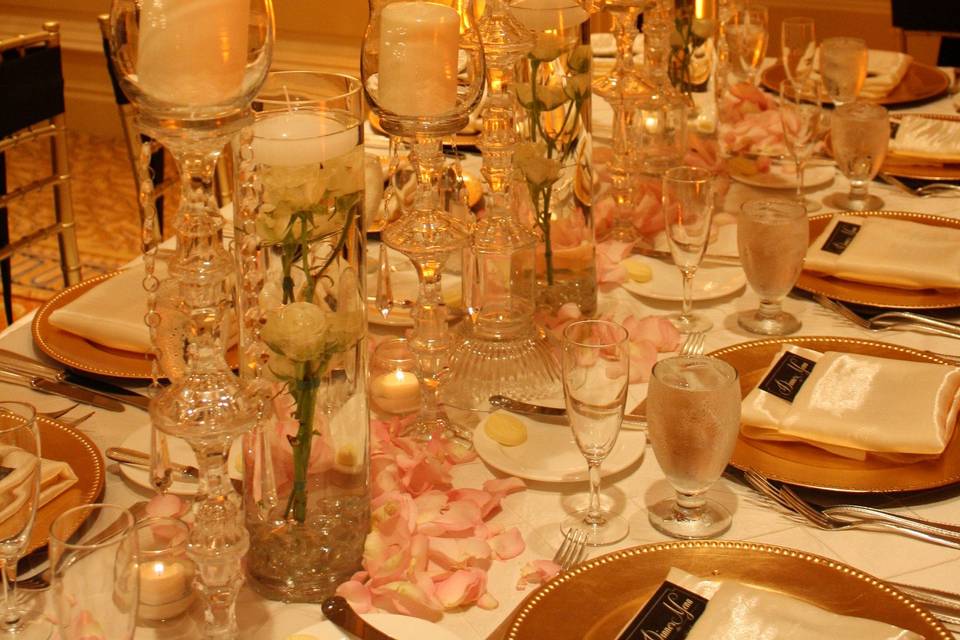 Opulent table decor