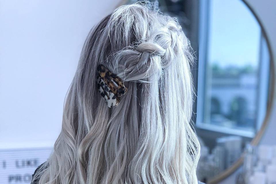 Stone a luxury blow dry bar Janie + co