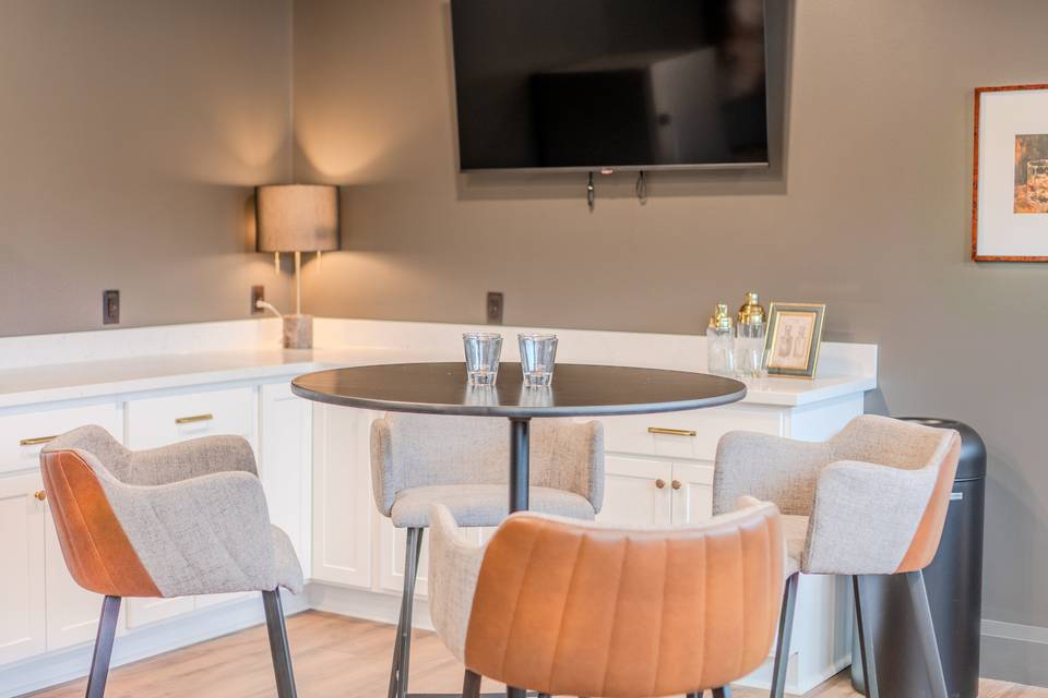 The Foundry | Groom Suite