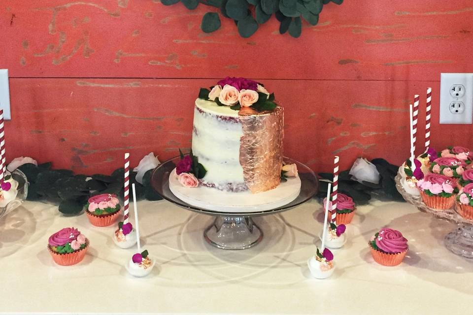 Naked cake with Edible Leaf