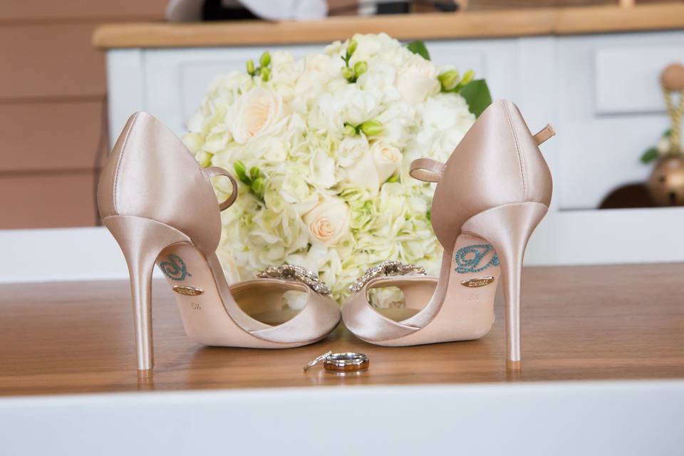 Bouquet, heels and wedding ring - myles studio photography inc.