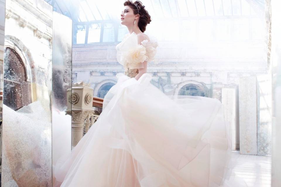 <B>Style: LZ3250</b><br>
Sherbet tulle bridal ball gown, sweetheart neckline, silk satin organza bodice with floral jewel encrusted band at natural waist, circular gathered skirt with horsehair hem, chapel train