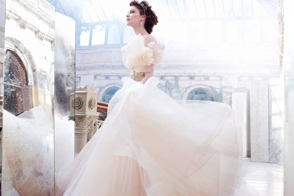 <B>Style: LZ3250</b><br>
Sherbet tulle bridal ball gown, sweetheart neckline, silk satin organza bodice with floral jewel encrusted band at natural waist, circular gathered skirt with horsehair hem, chapel train