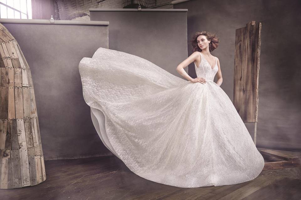 3662	Ivory silver shimmer tulle ball gown, V neckline front and back, sweetheart lined bodice, natural waist, box pleated skirt, chapel train.
