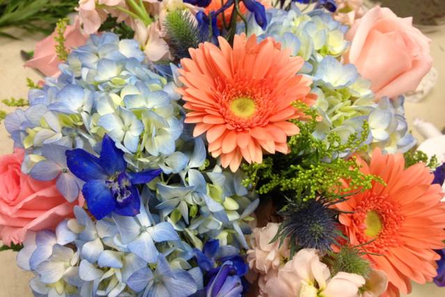 Black Eyed Susan's Florist