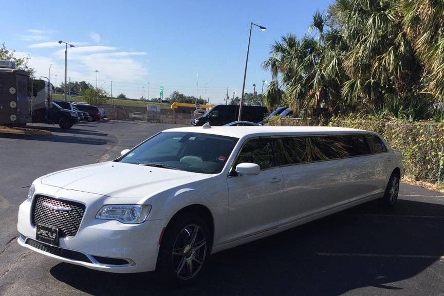 CHRYSLER 300 STRETCH LIMOUSINE