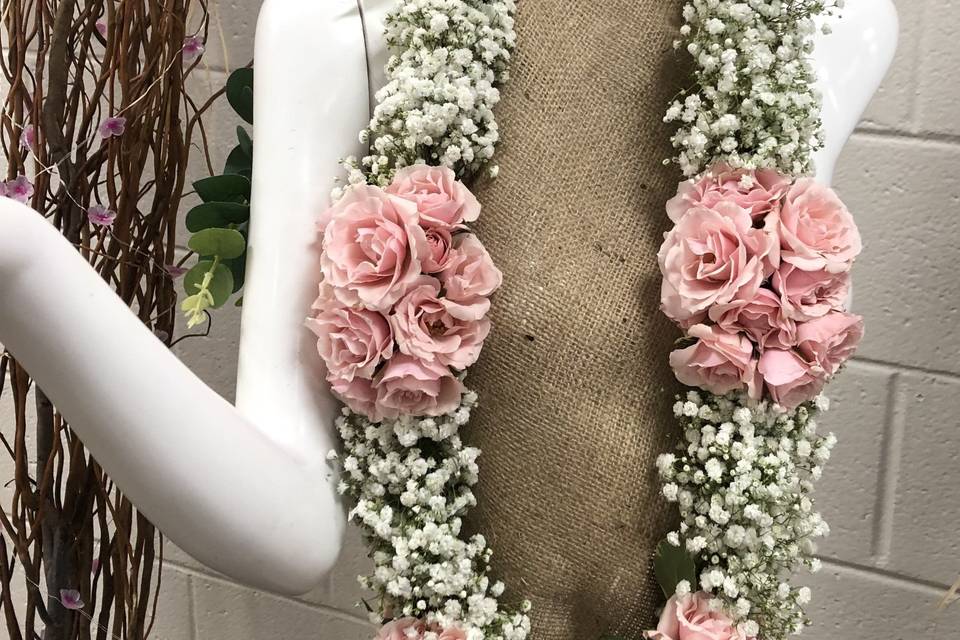 Rose and Gypsophila Garland