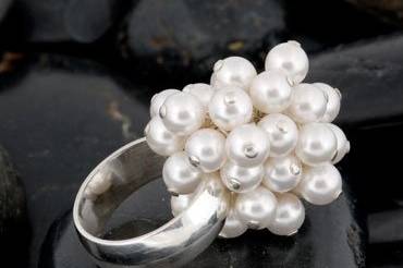 Diana simple elegance of white classic pearls.