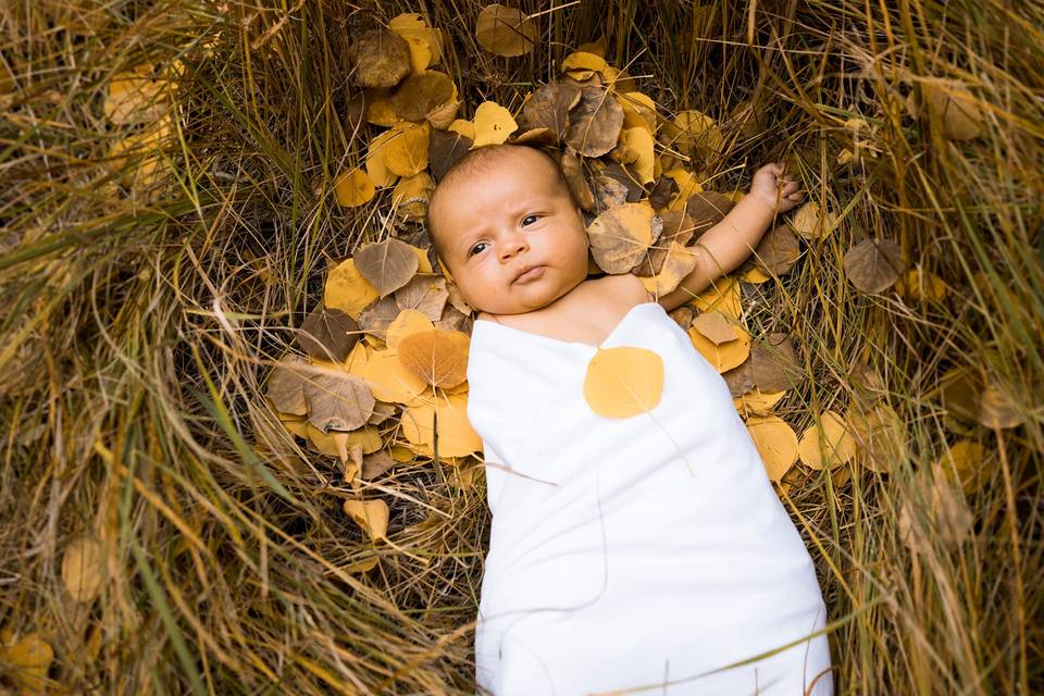 Newborn portraiture in nature