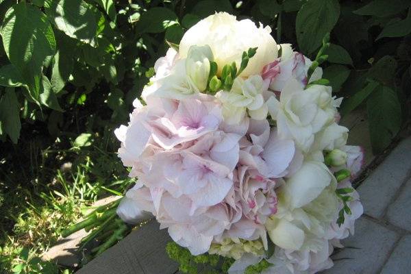 fuscia hydrangea and roses, mini green hydrangea and chartreuse cymbidium blooms