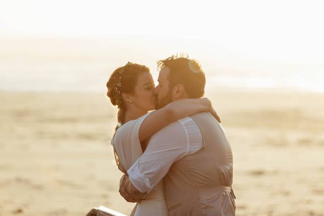 Golden hour first kiss