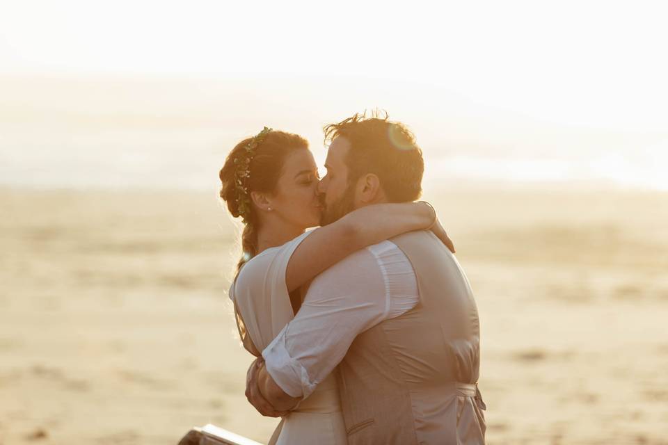 Golden hour first kiss