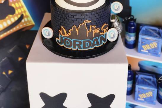 Fotnite Custom Cake