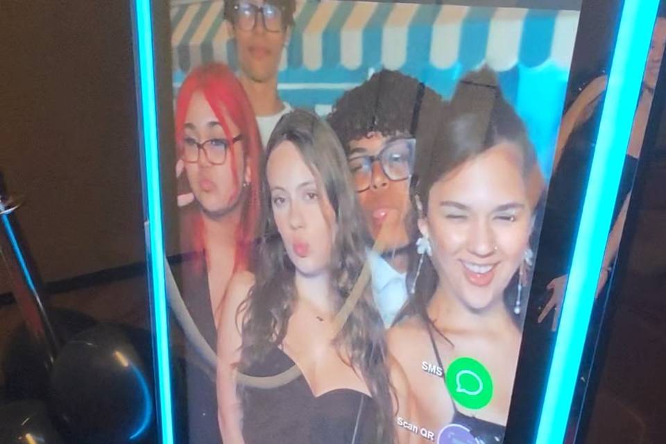 Magic Mirror Photo Booth