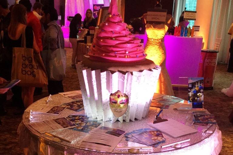 Giant Cupcake Live Table