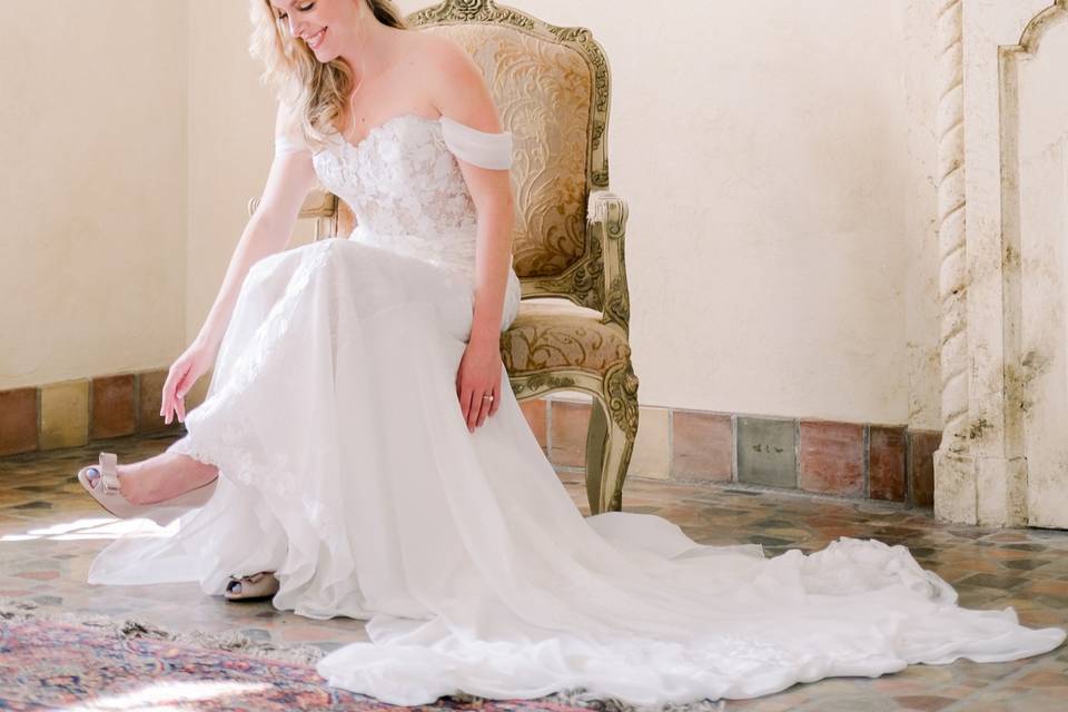 Bride in classic EVERYTHING