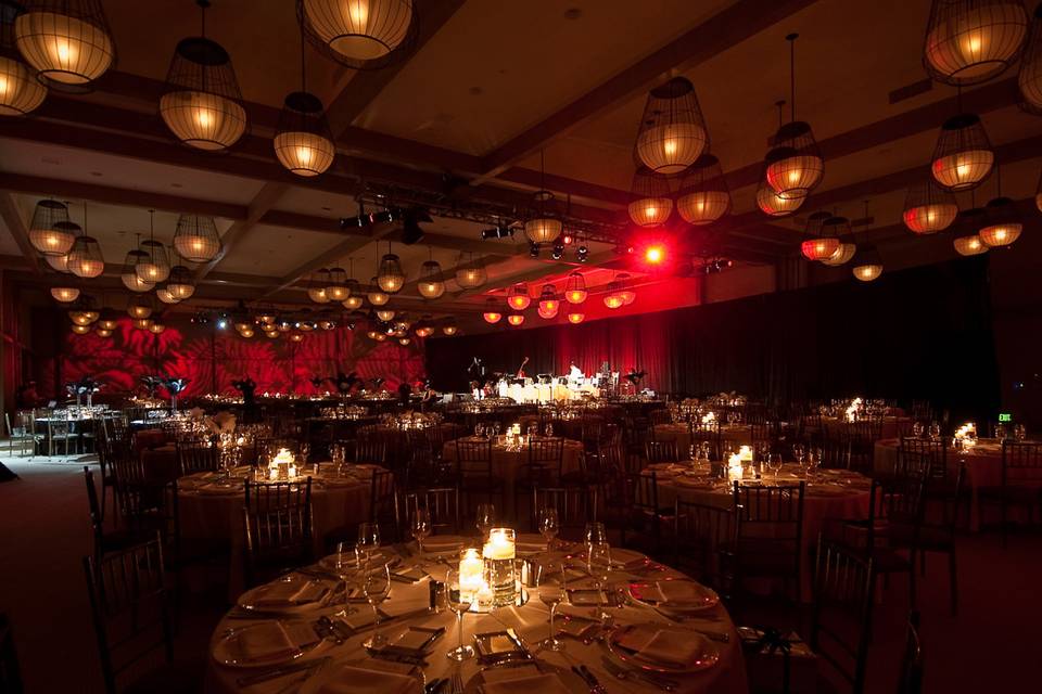 The ceremony went off without a hitch, now enjoy reception in the largest ballroom on Oahu at THE MODERN HONOLULU.