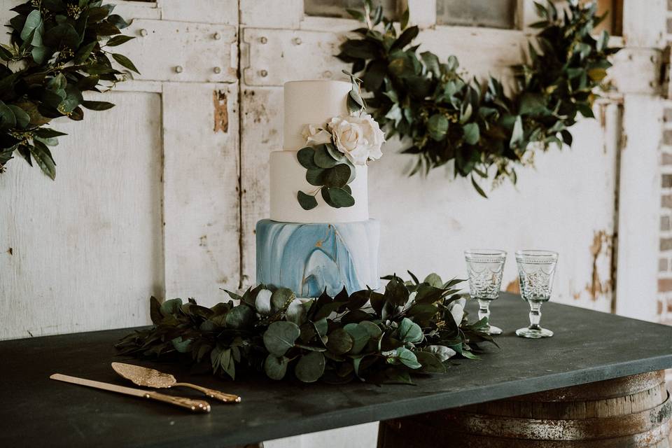 Blue marble wedding cake