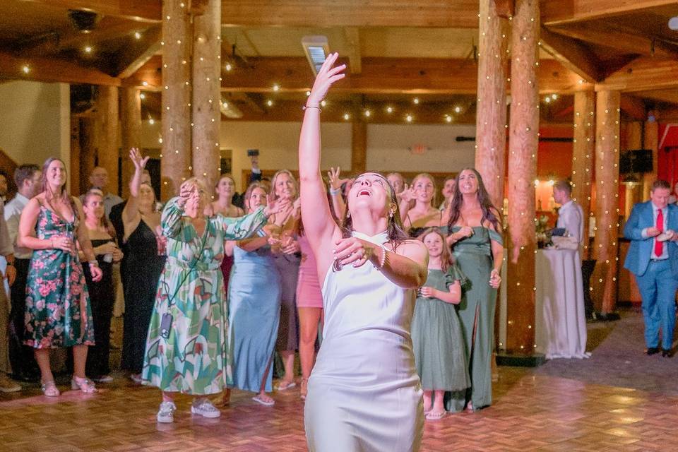 Bouquet toss