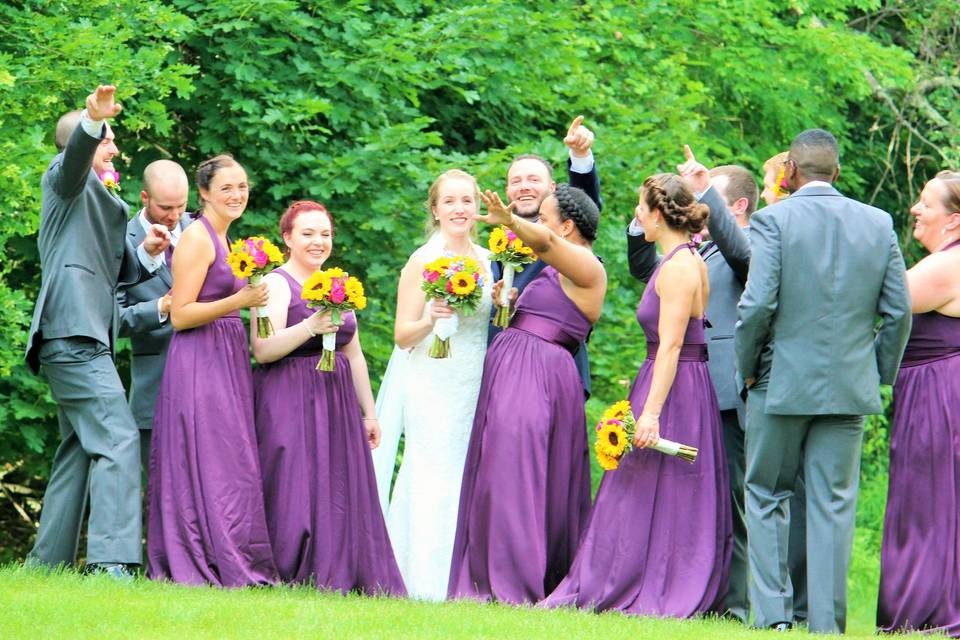 Couple with the bridesmaids and groomsmen