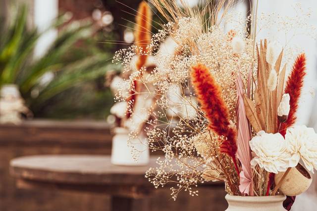 Floral Arrangements & Tables