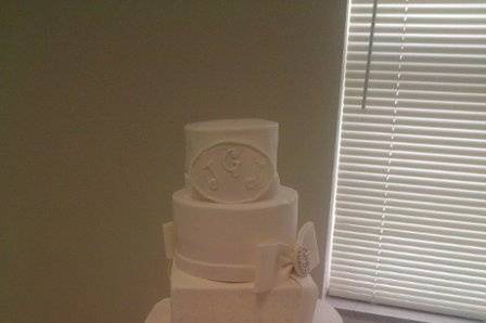 Wedding cake with Jeweled bows