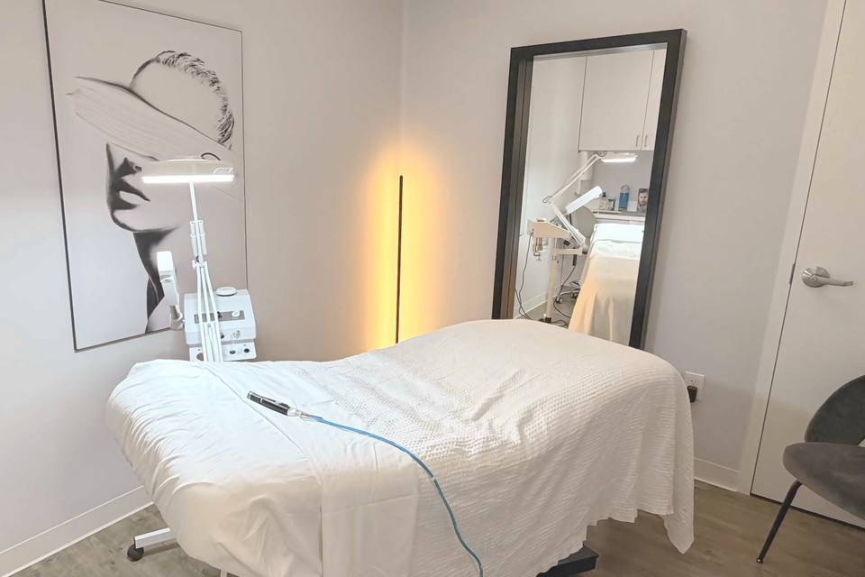 08_facial_room.jpg