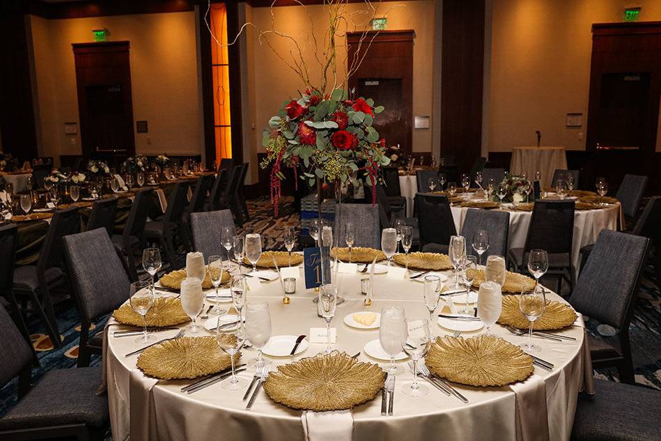 Table setting and centerpiece