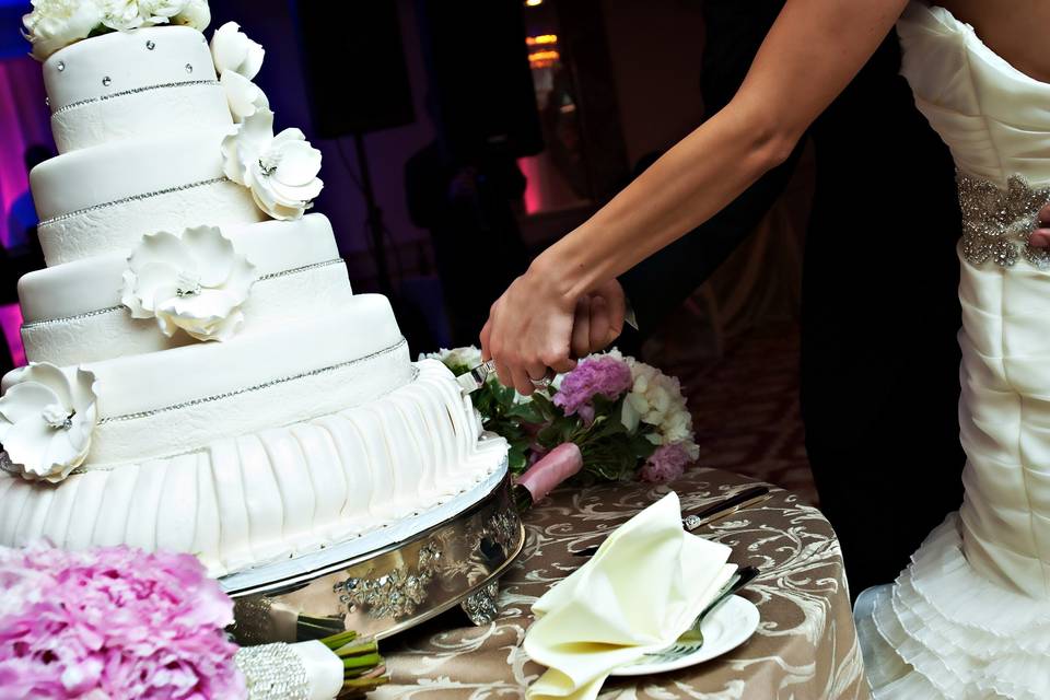 Round wedding cake