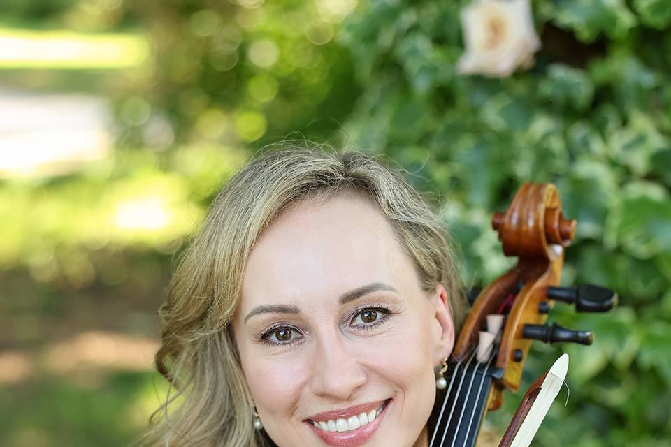 Oksana, cellist and p