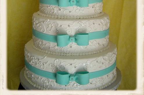 The blue bows match the theme of the wedding with filler design to match the wedding dress
