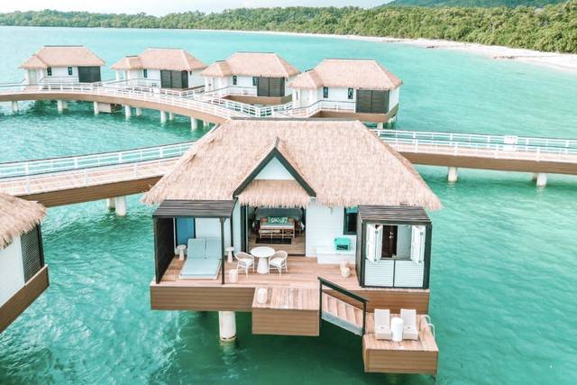 Honeymoons & Destination Weddings with Courtney