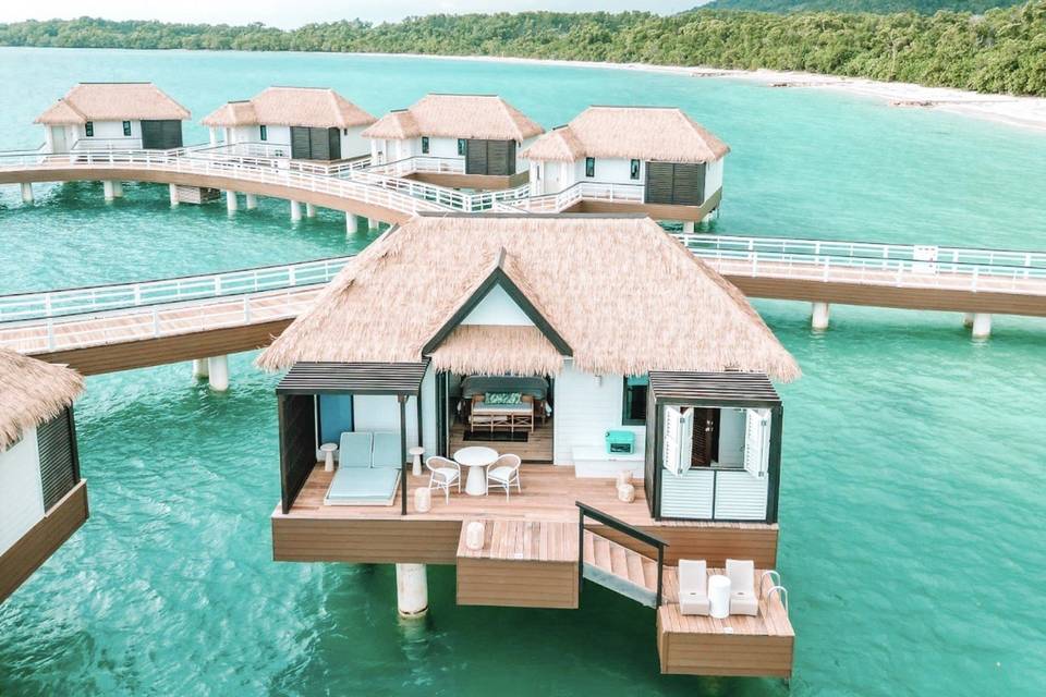 Honeymoons & Destination Weddings with Courtney