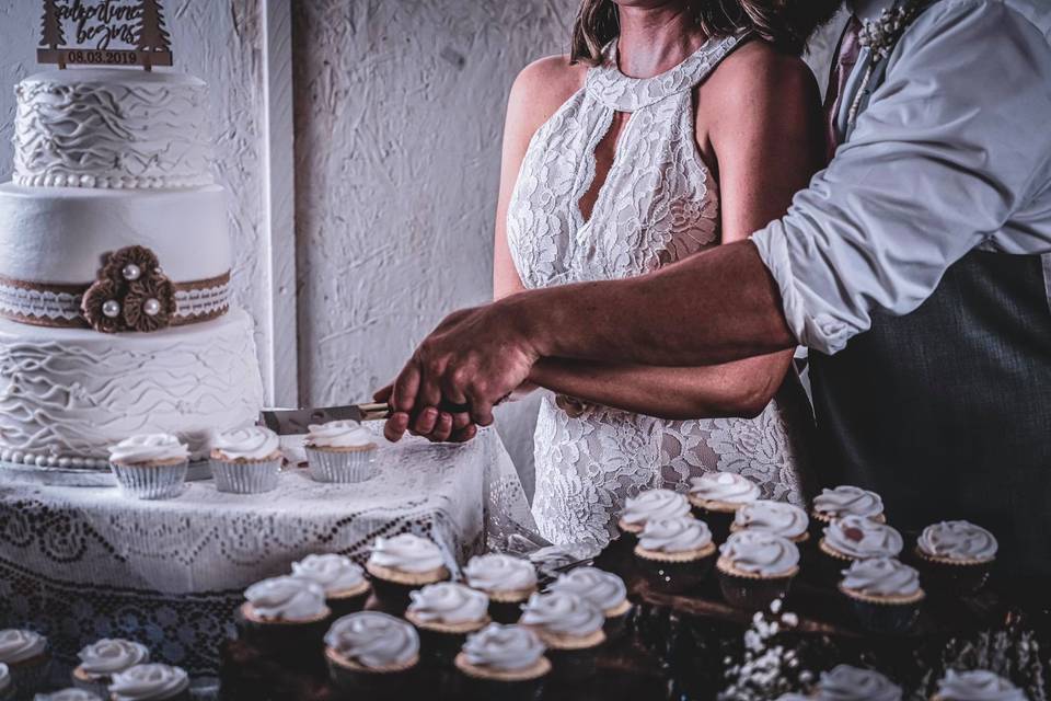 Cutting Cake