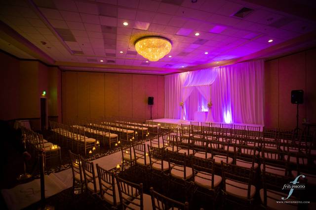 Have a gorgeous wedding ceremony in our large ballroom. Photo courtesy of Fritz Photography.