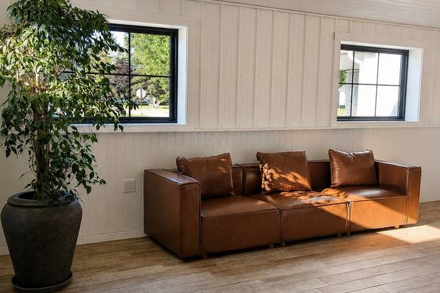 knot-ready-06-getting-ready-lounge.jpg